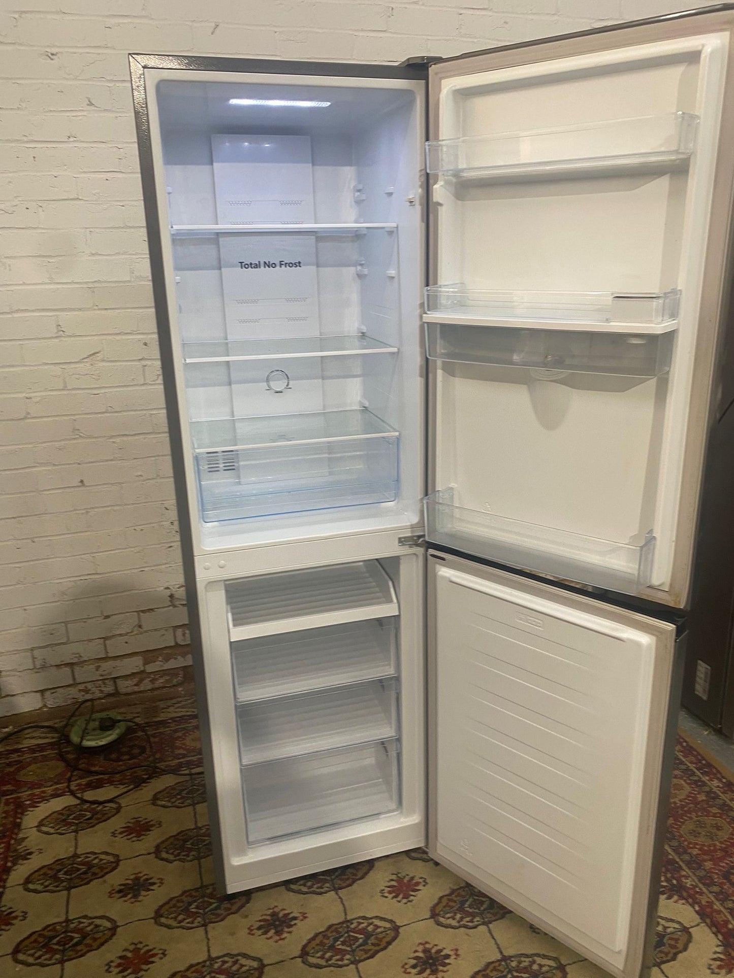 FridgeMaster Grey 182CM Tall Fridge Freezer Water Dispenser Fridge Freezer For Sale