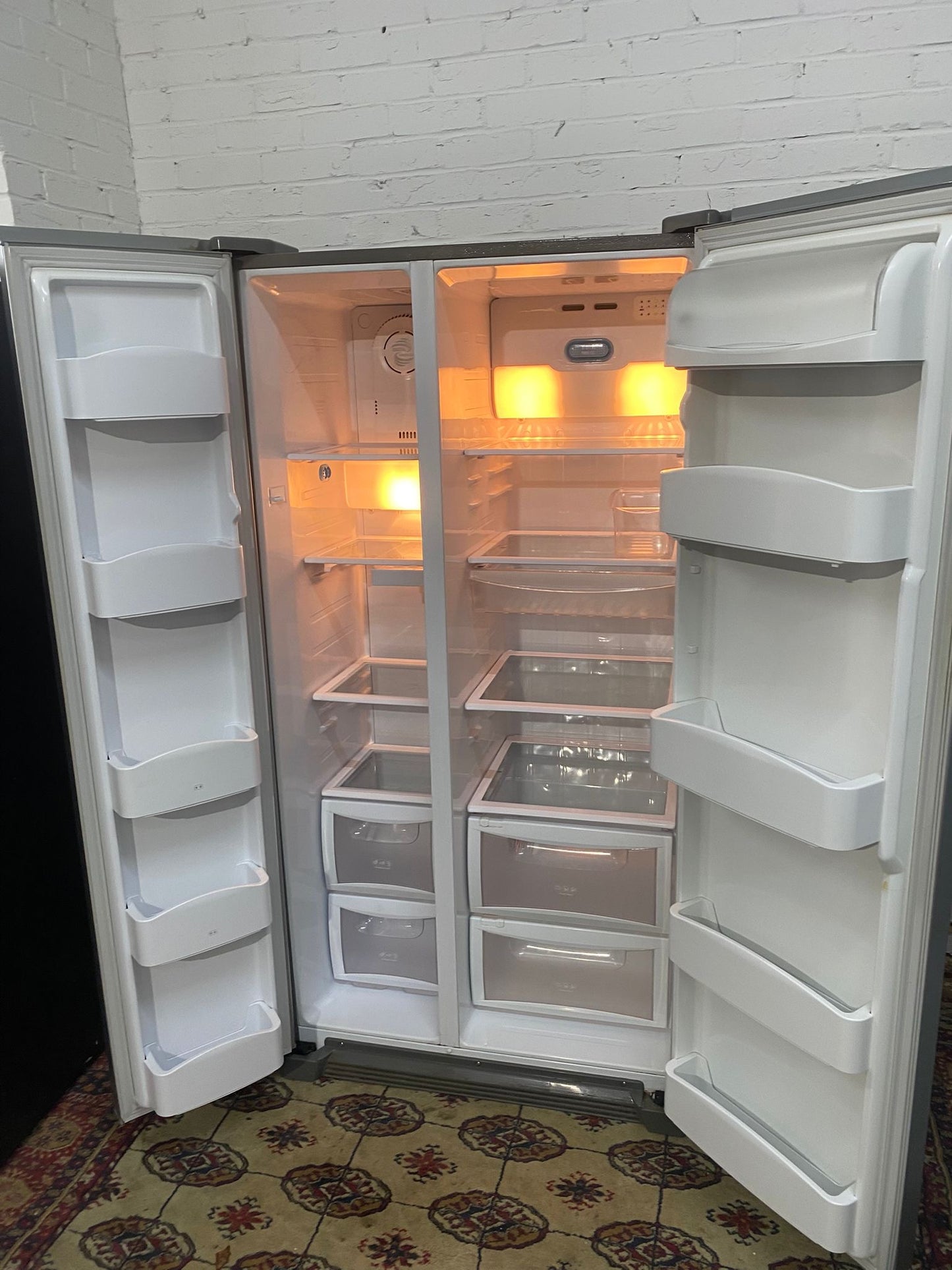 Daewoo Grey Double Door American Non Plumb Fridge Freezer For Sale