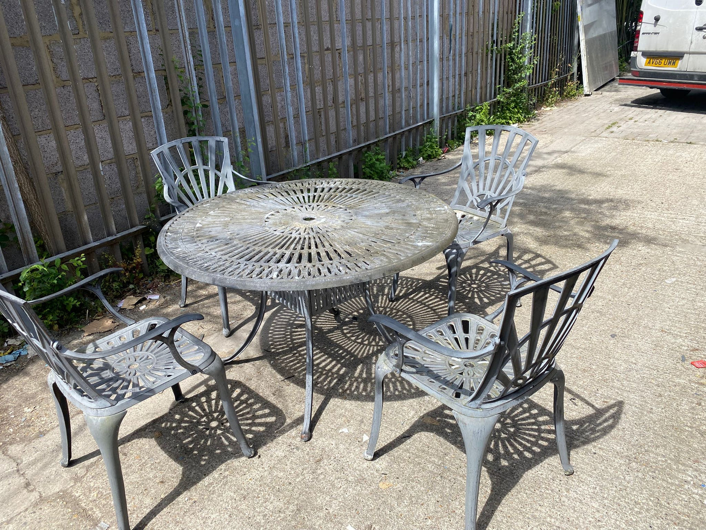 Beautiful Garden Patio Set Round Table With 4 Chairs