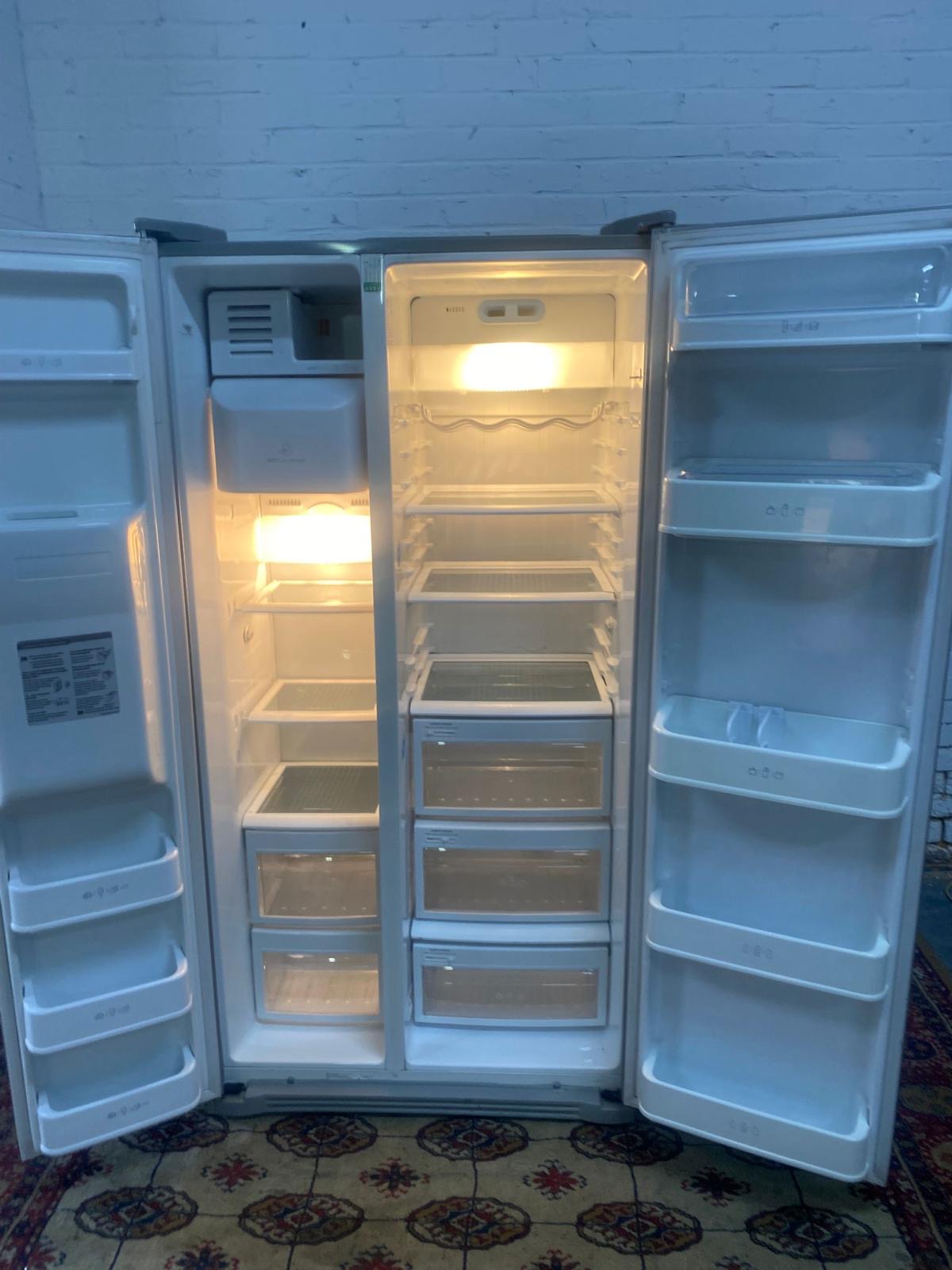 LG Plumb In IceMaker Double Door American Fridge Freezer For Sale