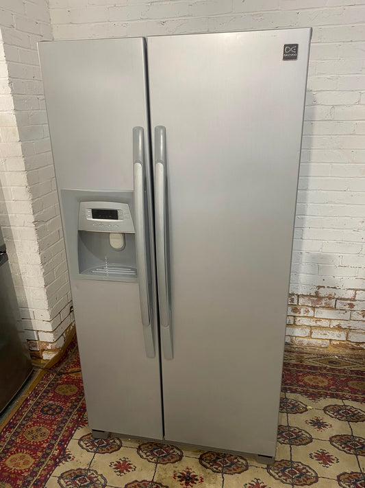 Daewoo Grey Double Door American NonPlumb With IceMaker Fridge Freezer For Sale