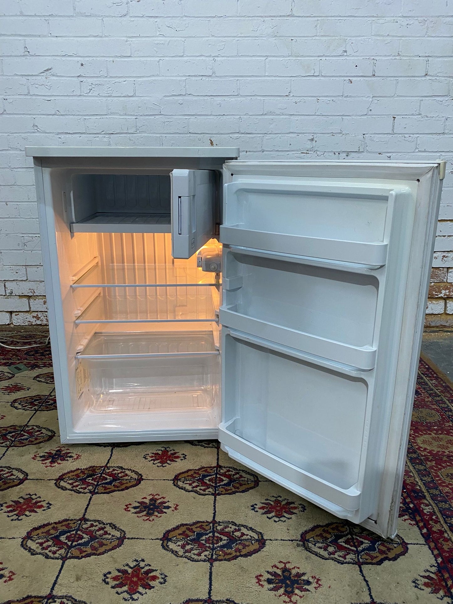HomeKing UnderCounter Fridge & freezer On Top For Sale