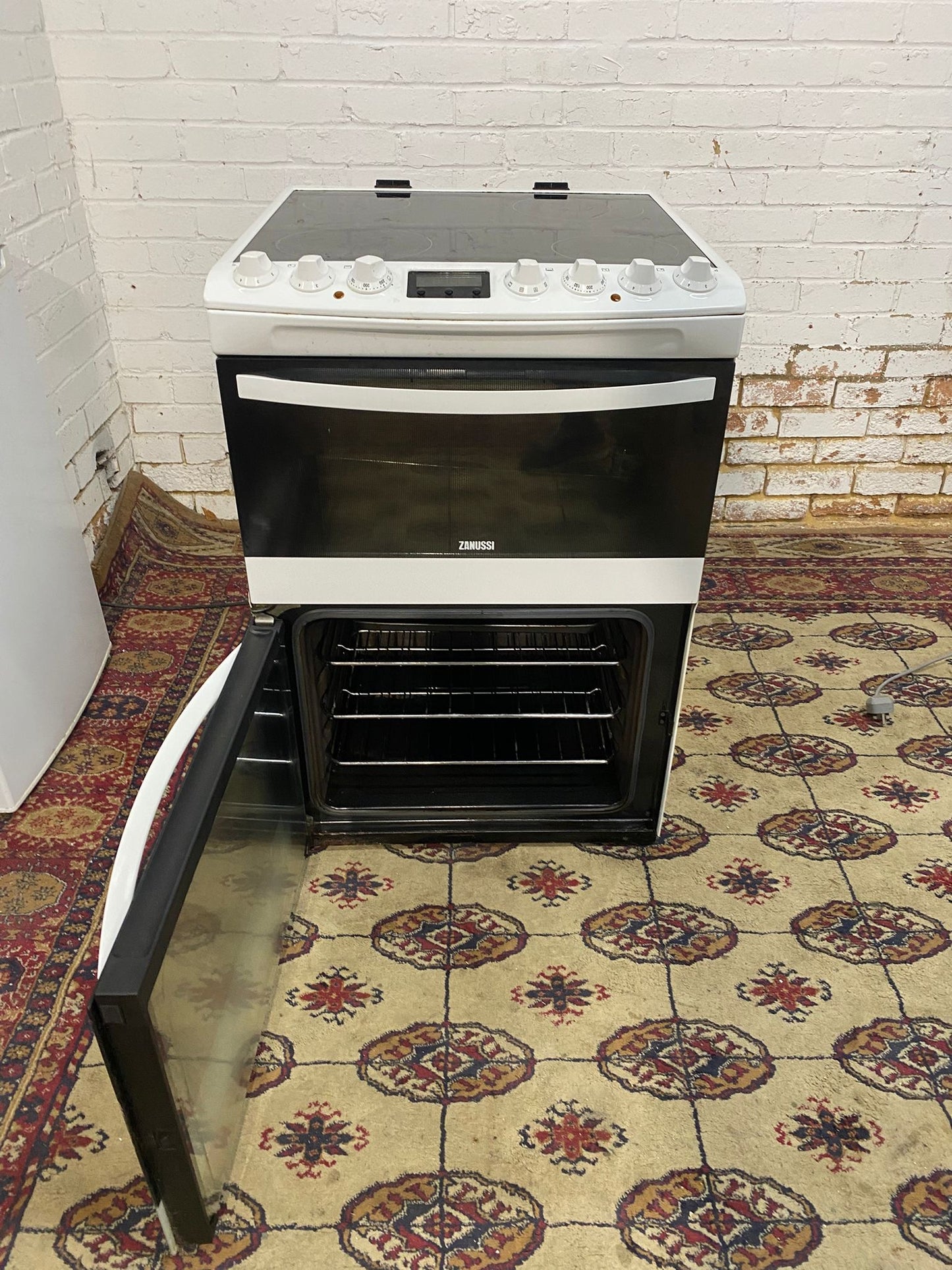 Zanussi 60 CM Electric Cooker With Oven/Grill For Sale