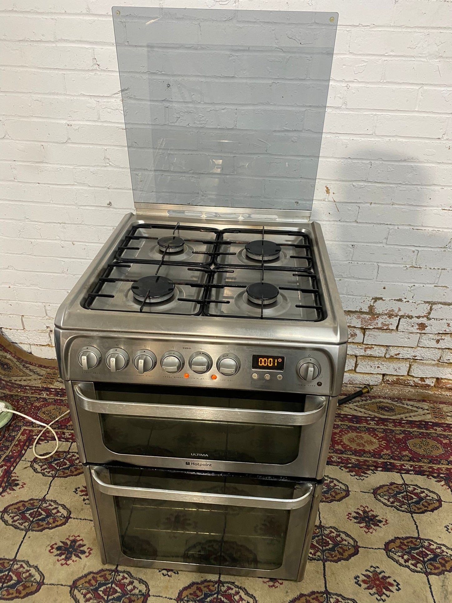 HotPoint 60 CM Stainless Steel Gas Cooker With Oven/Grill For Sale