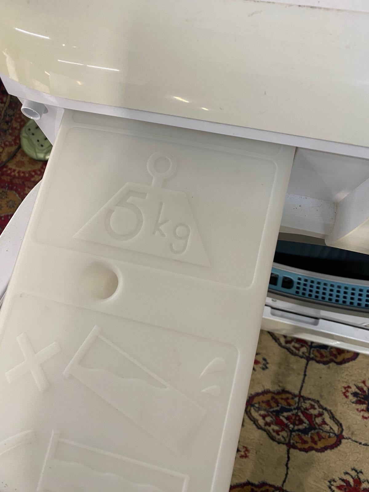 Hotpoing 8KG Condenser Dryer For Sale