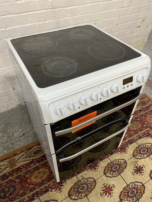 Beautiful HotPoint White 60CM Ceramic Electric Cooker With Dual Grill/Oven For Sale
