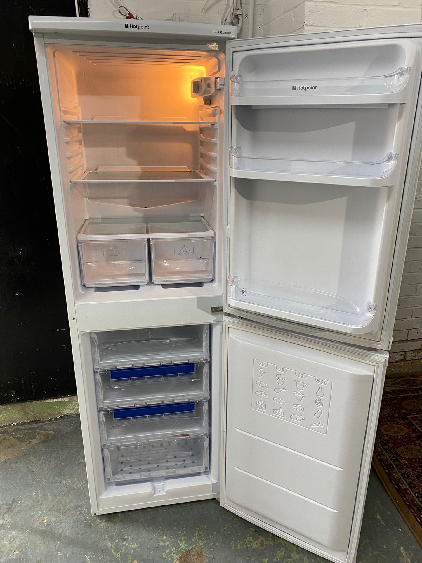 đźššTall HotPoint Fridge Freezer Frost Free Fridge Freezer For Sale