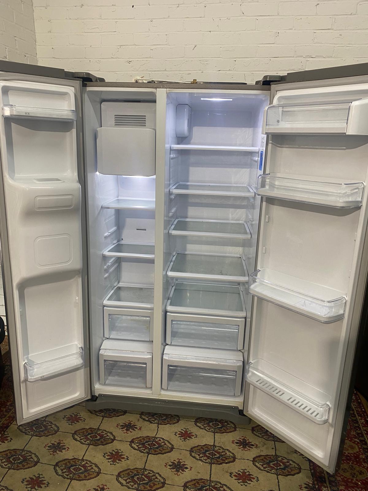 🚚Samsung Double Door 90CM Wide Frost Free Plumb In American Fridge Freezer For Sale