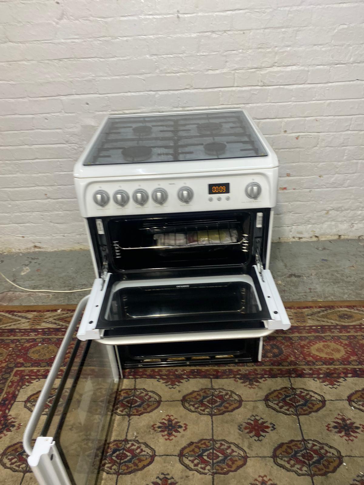 🚚Beautiful HotPoint 60CM White Gas Cooker Oven/Grill For Sale