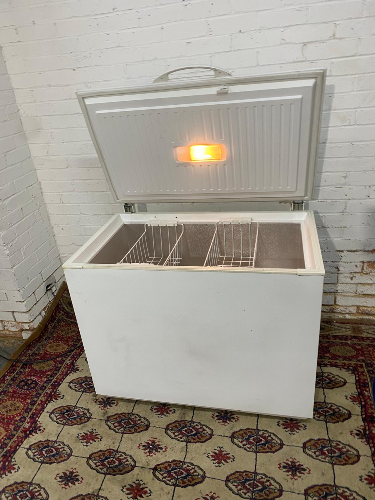Beautiful Commercial Zanussi Chest Freezer Frost Free Technology For Sale