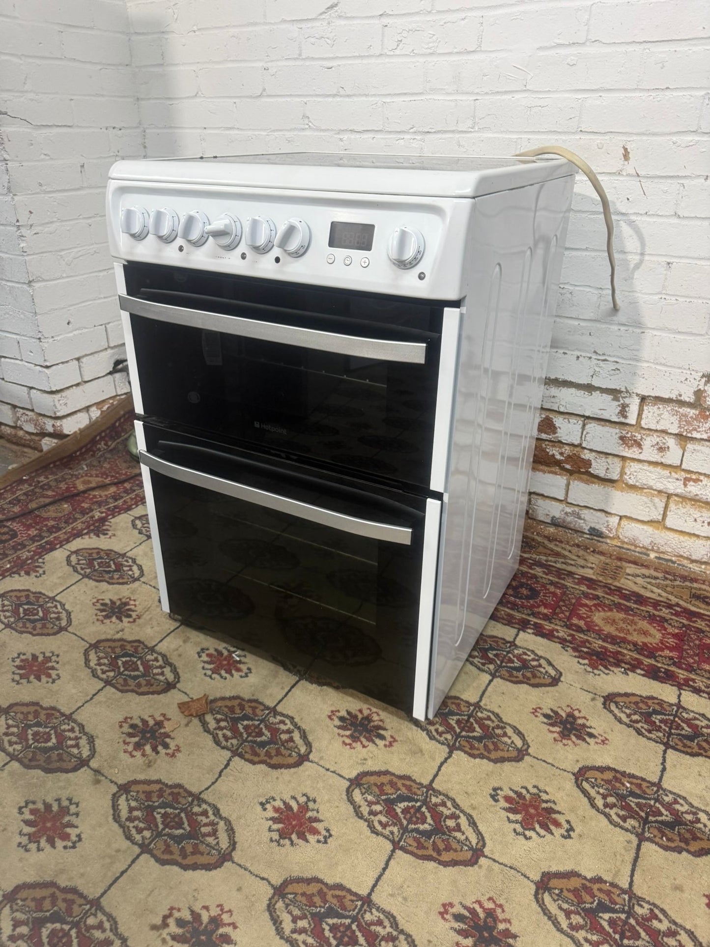 🚐🚐Beautiful HotPoint White 60CM Ceramic Electric Cooker With Oven/Grill For Sale