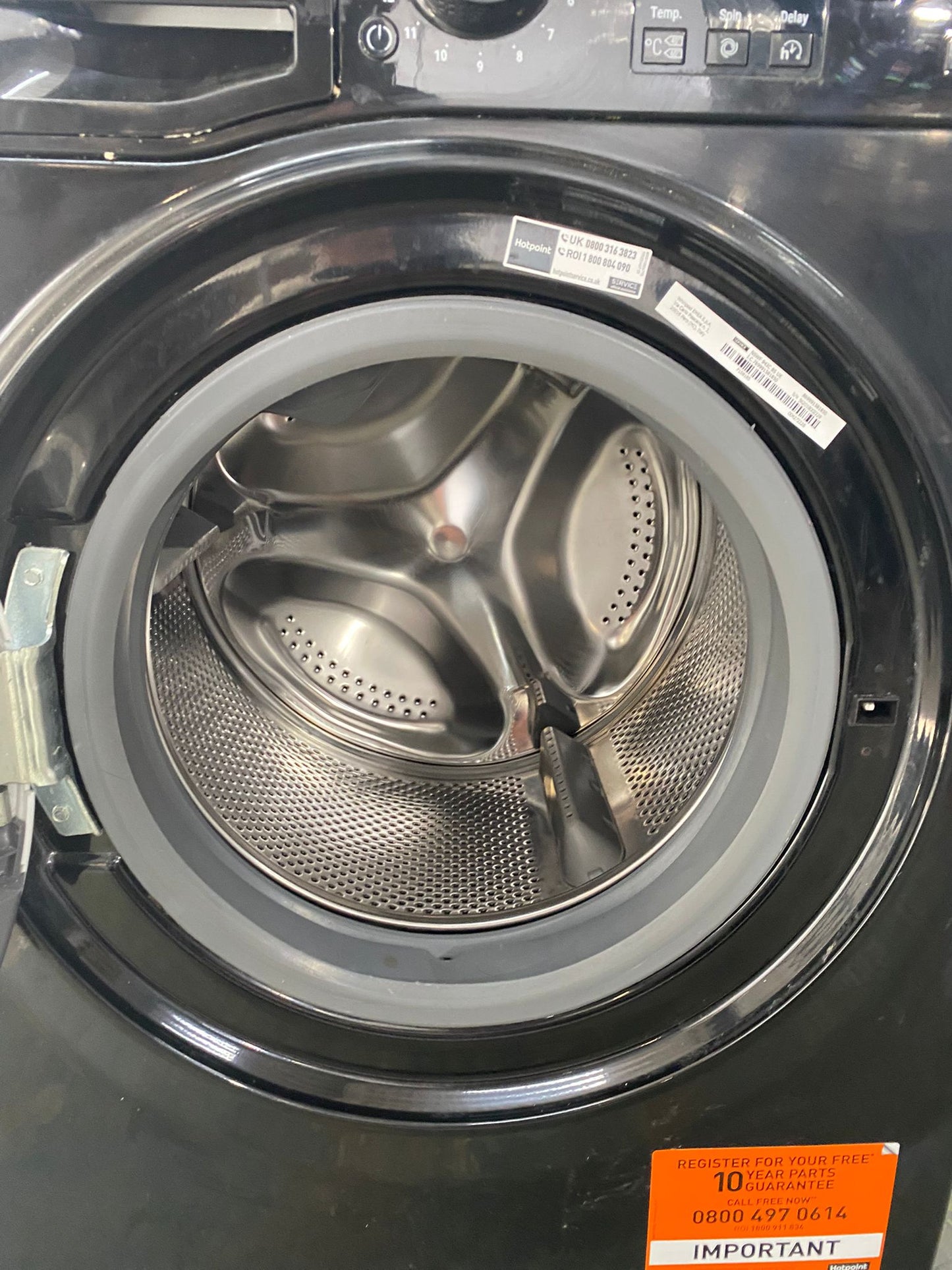 Beautiful Hotpoint Black 9KG Washing Machine