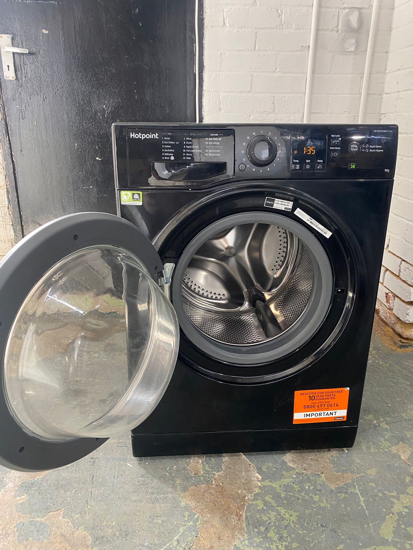 Beautiful Hotpoint Black 9KG Washing Machine