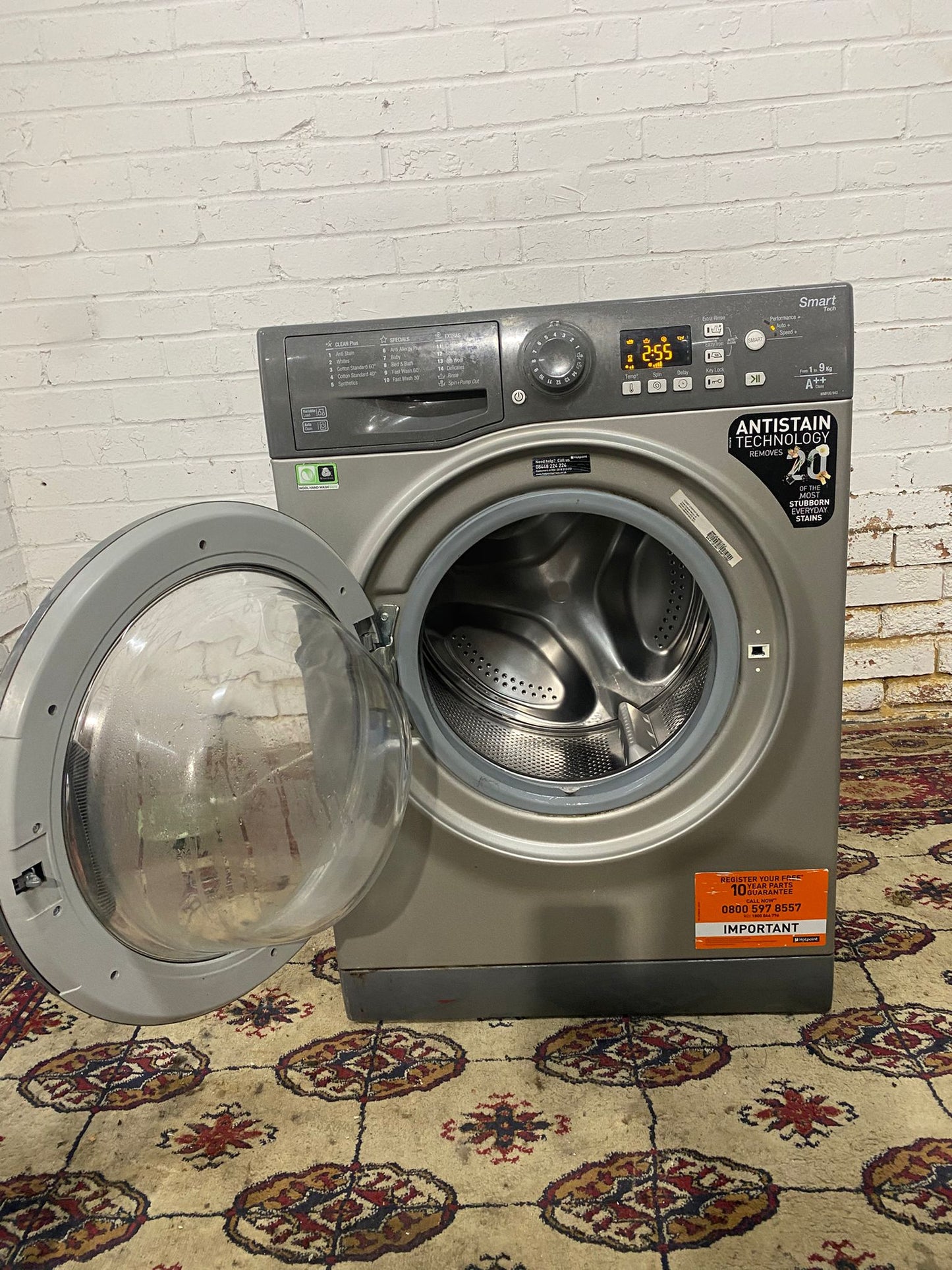 Beautiful Hotpoint Grey 9KG Washing Machine
£199 Offers