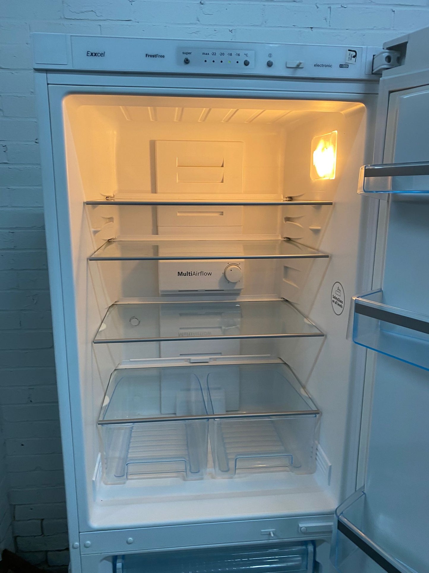 🚐🚐Beautiful TopBrand Bosch Fridge Freezer For Sale