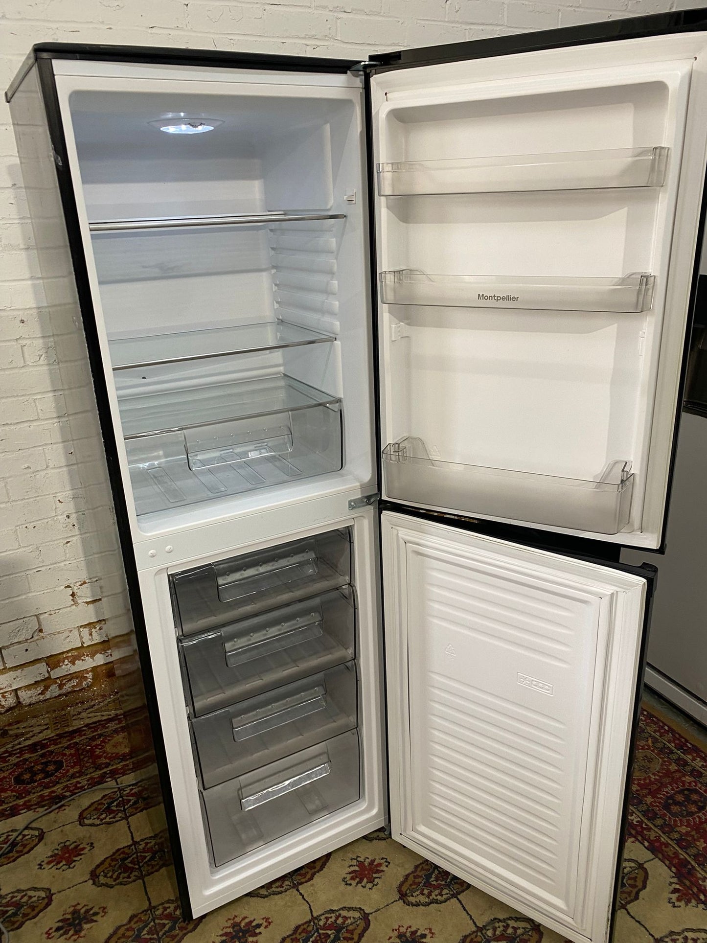 🚚Beautiful MontPellier Black Frost Free Fridge Freezer 50/50 For Sale