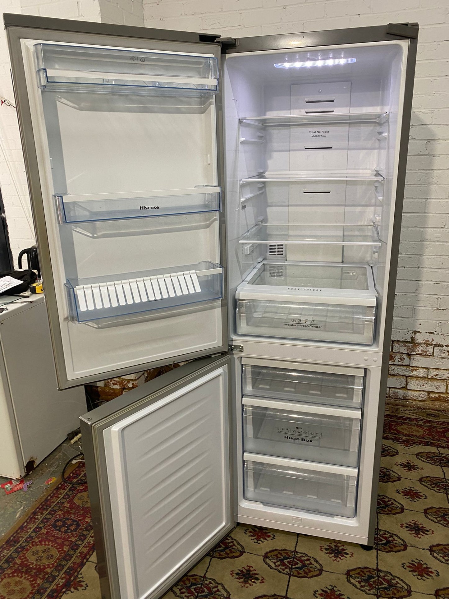 🚚Beautiful 185CM Tall Hisense Stainless Steel Fridge Freezer For Sale