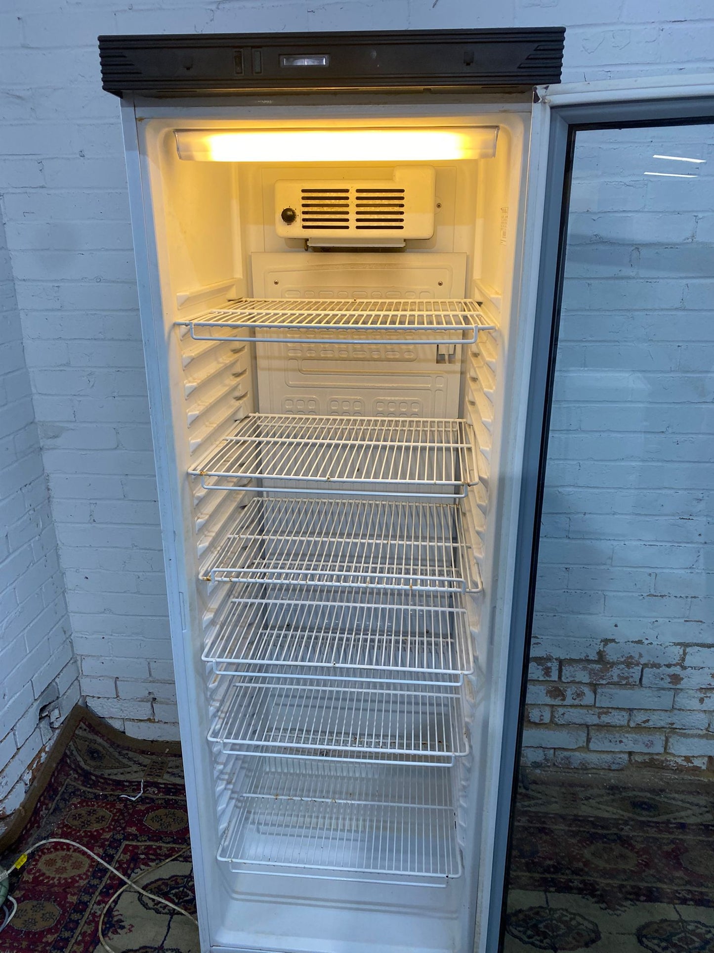 🚚Beautiful Standing Glass Commercial Display Drinks Fridge For Sale