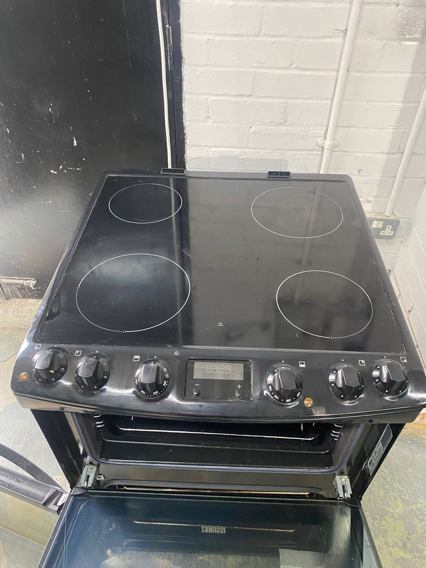 đźššTop Brand Zanussi Black 60 CM Electric Ceramic Cooker With Oven/ Grill