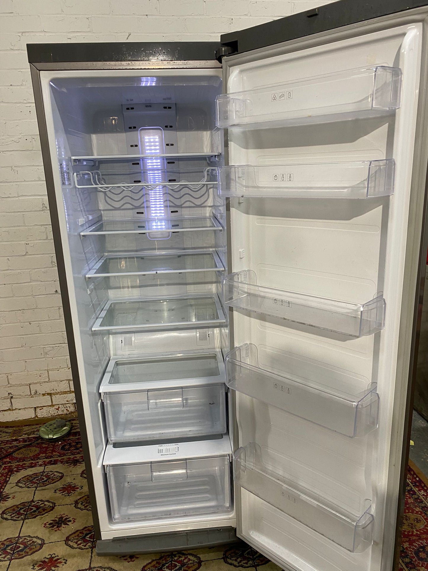 🚐🚐Beautiful Samsung Standing Fridge For Sale