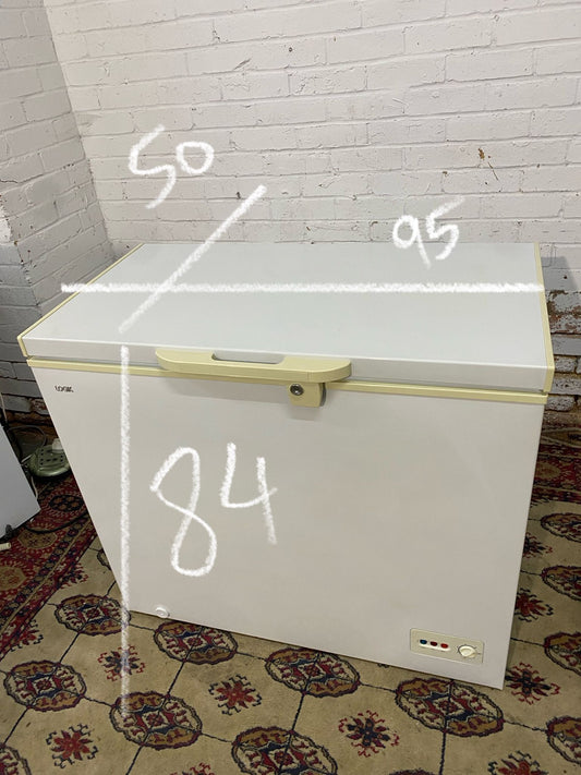 🚐🚐Beautiful Logik 200L Chest Freezer Frost Free For Sale