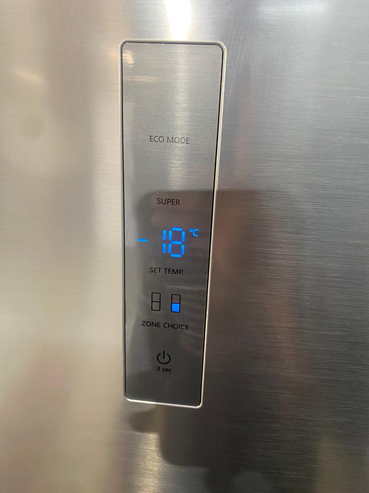 🚐🚐Beautiful Hisense Stainless Steel Fridge Freezer For Sale