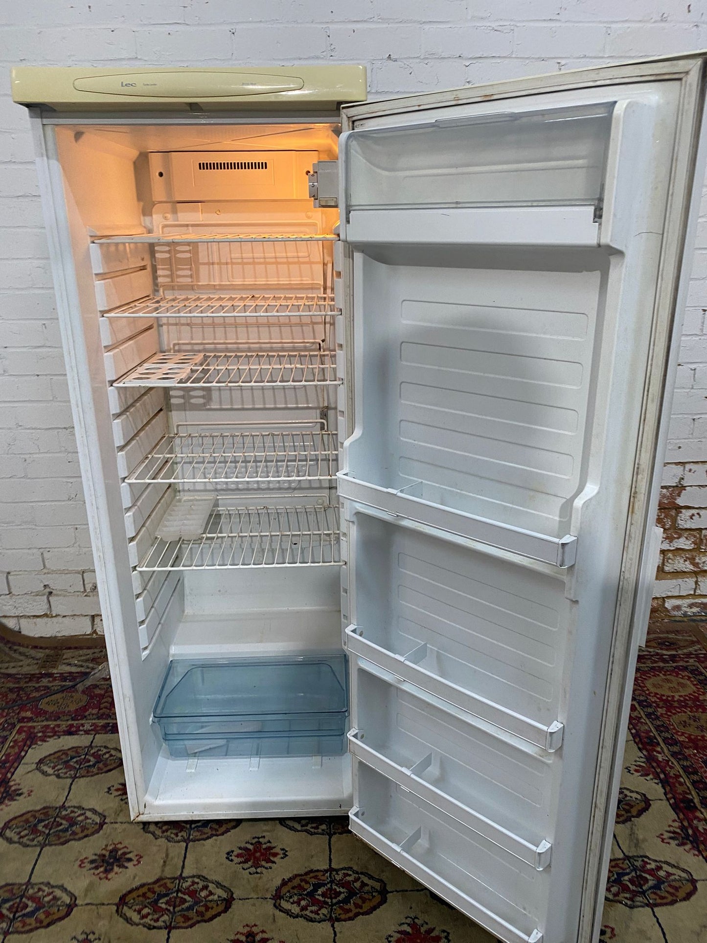 🚚Beautiful LEC Standing Fridge For Sale