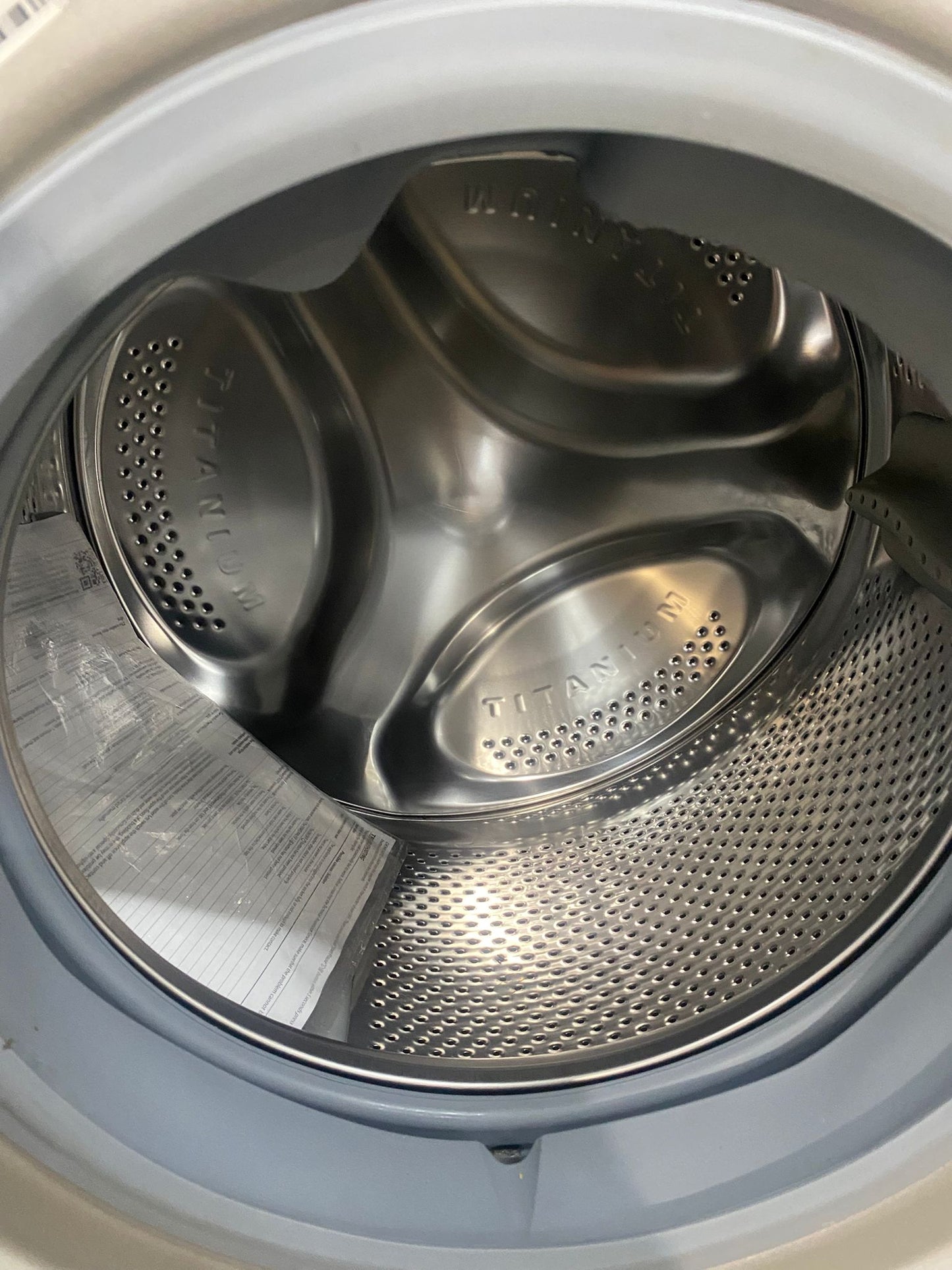 Beautiful HotPoint 9+6KG Washer Dryer Combo For Sale