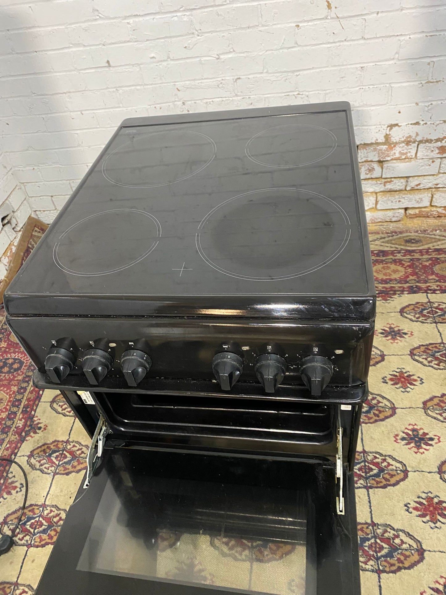 🚐Beautiful HotPoint Black 50CM Electric Ceramic Cooker With Oven/Grill For Sale