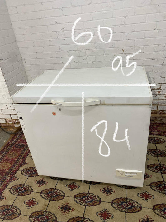 ✅🚐🚐Beautiful 280L Electrolux Chest Freezer For Sale