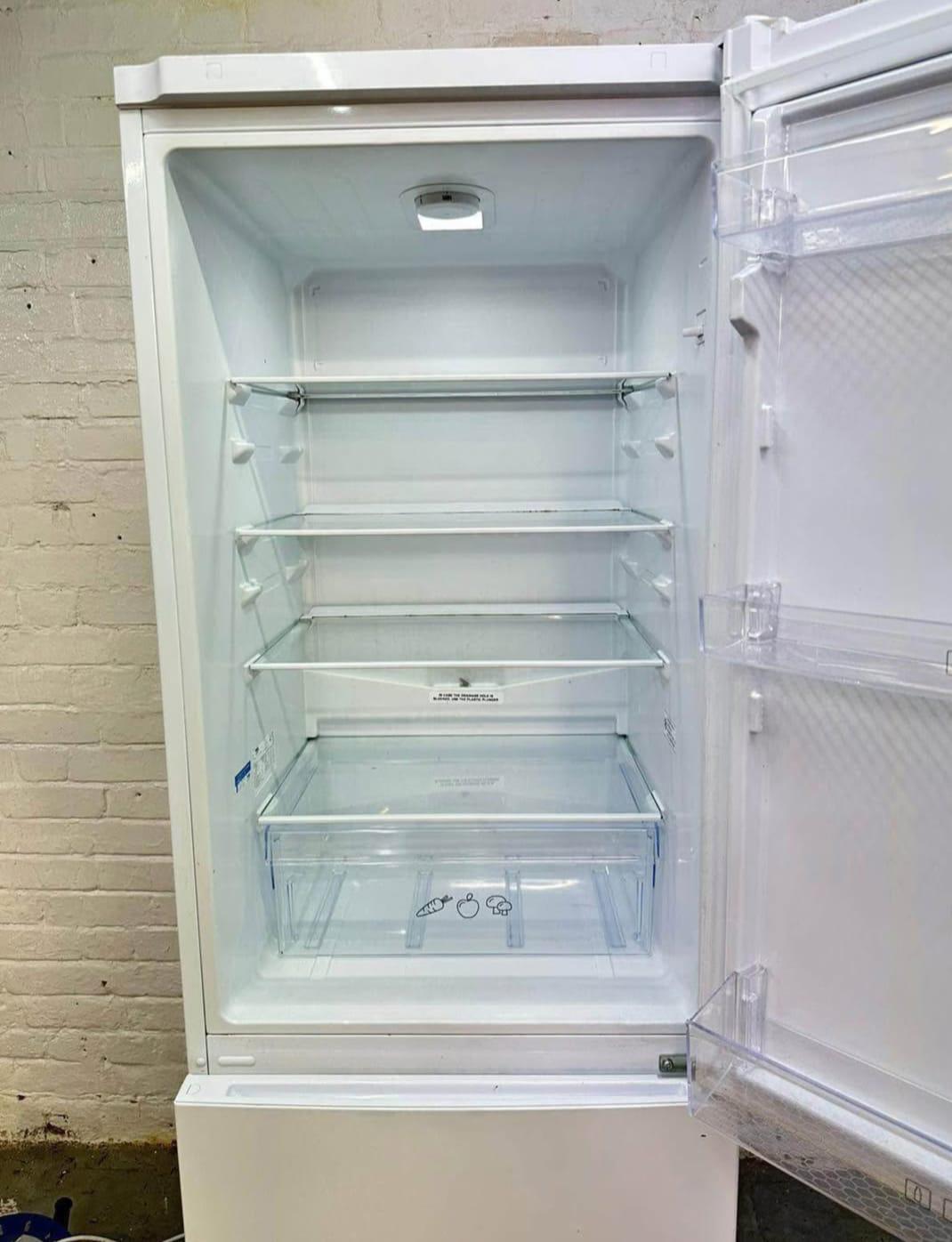 🚐🚐Beautiful Beko 50/50 Fridge Freezer For Sale