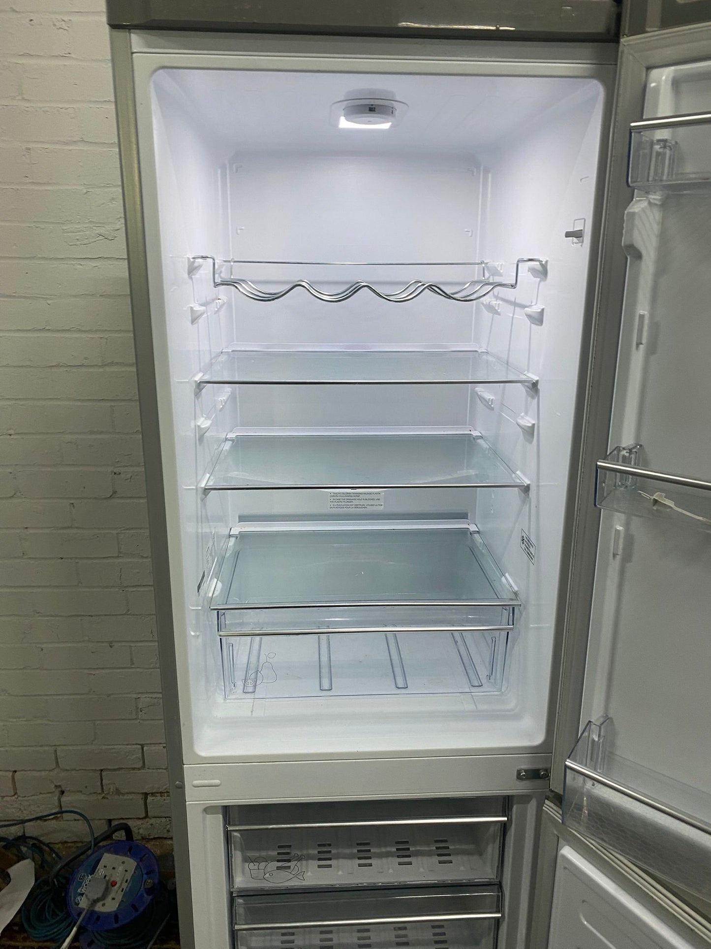 🚐🚐Beautiful Grundin Stainless Steel 50/50 Fridge Freezer For Sale