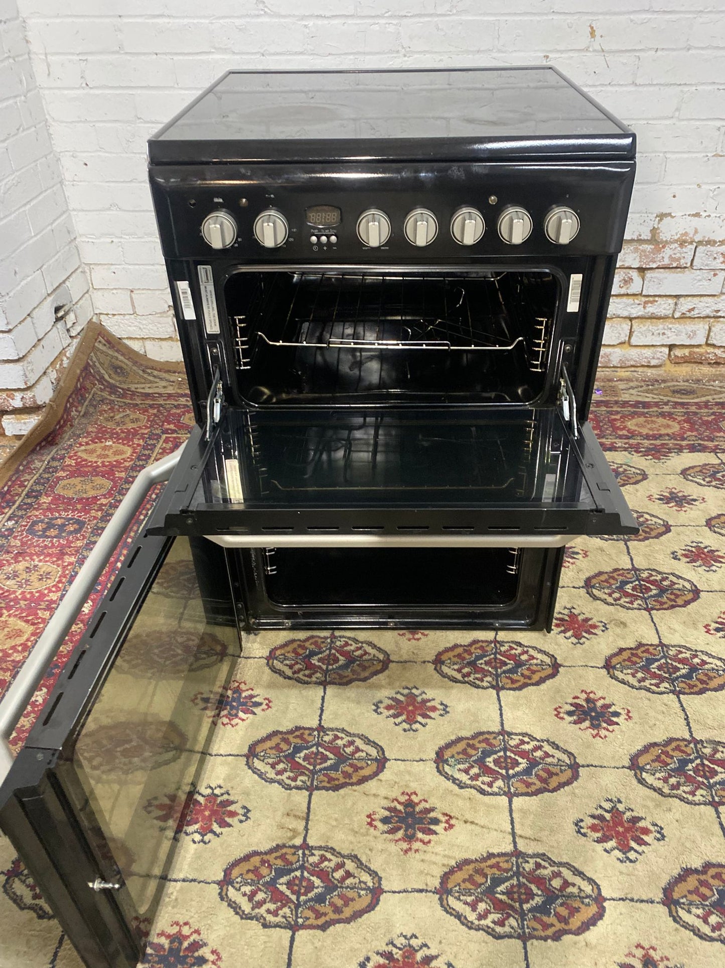✅🚐Beautiful Indesit Black 60CM Electric Ceramic Cooker With Oven/Grill For Sale