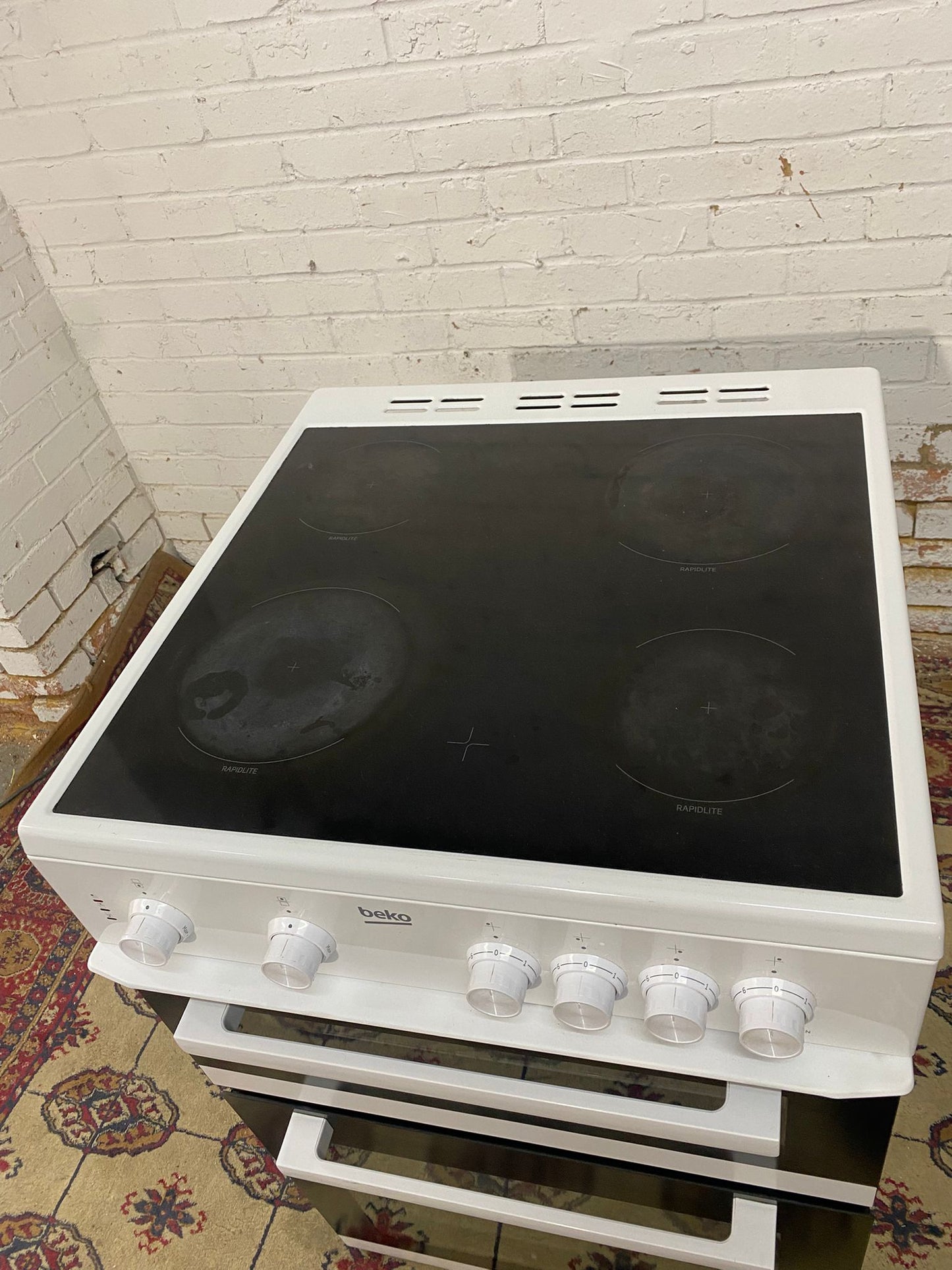 🚐🚐Beautiful Beko White 60CM Electric Ceramic Cooker With Oven/Grill For Sale