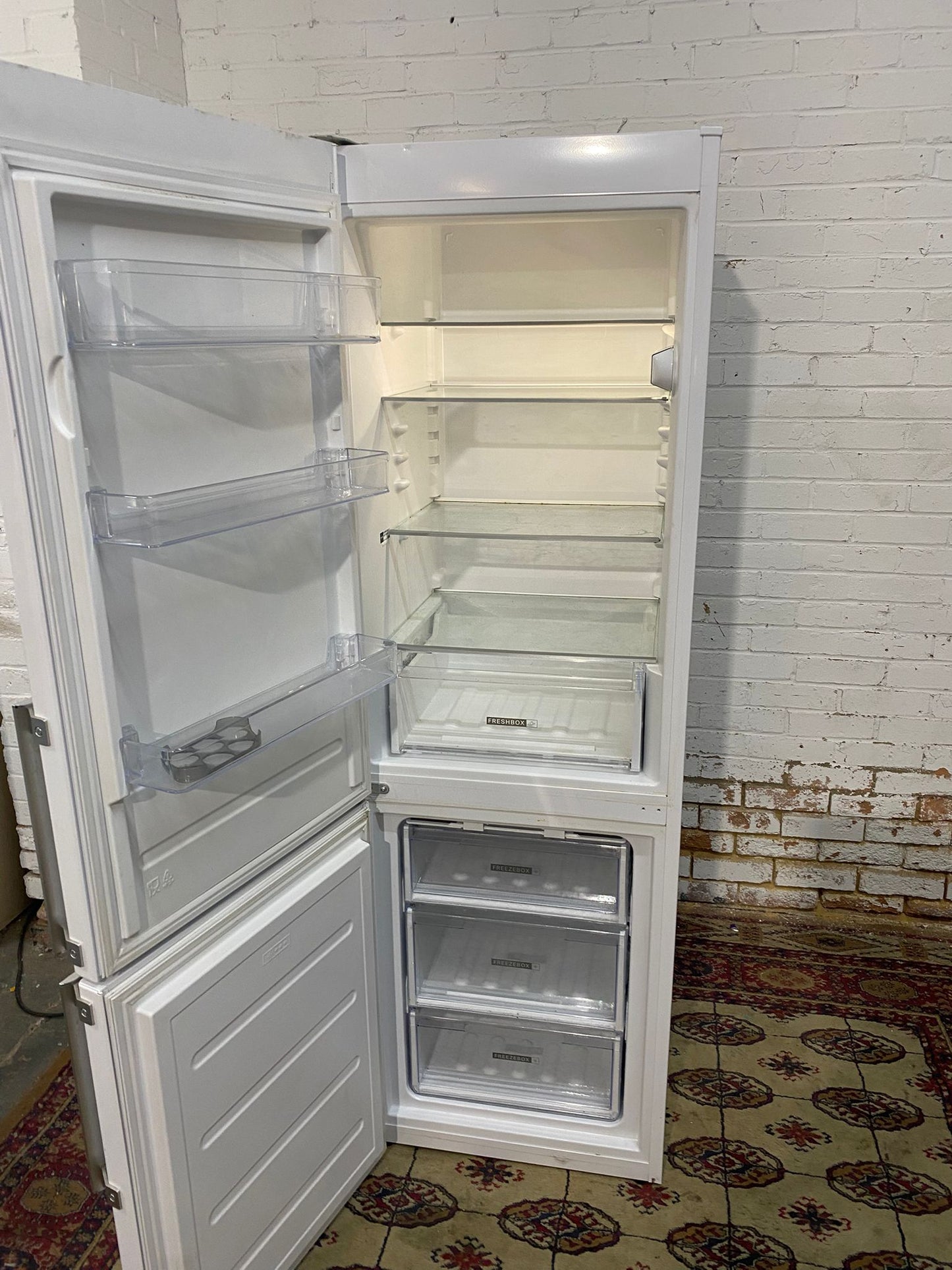 🚐🚐Beautiful Whirlpool Series 6 Fridge Freezer For Sale