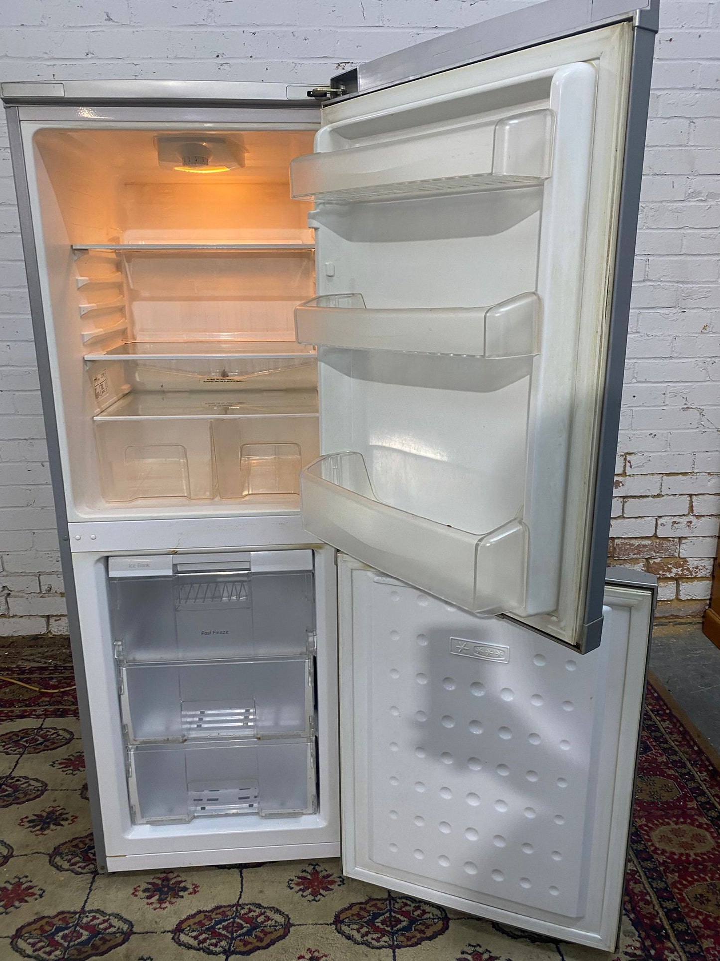 ✅🚐Beautiful Beko 152CM Tall Grey Fridge Freezer For Sale