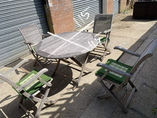 🚚Beautiful Wooden Round Branded Table With 4Chairs For Sale