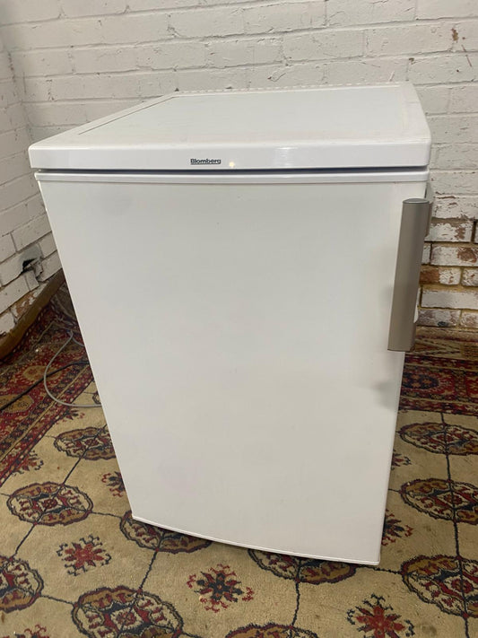 ✅🚚Beautiful Blomberg UnderCounter Fridge For Sale