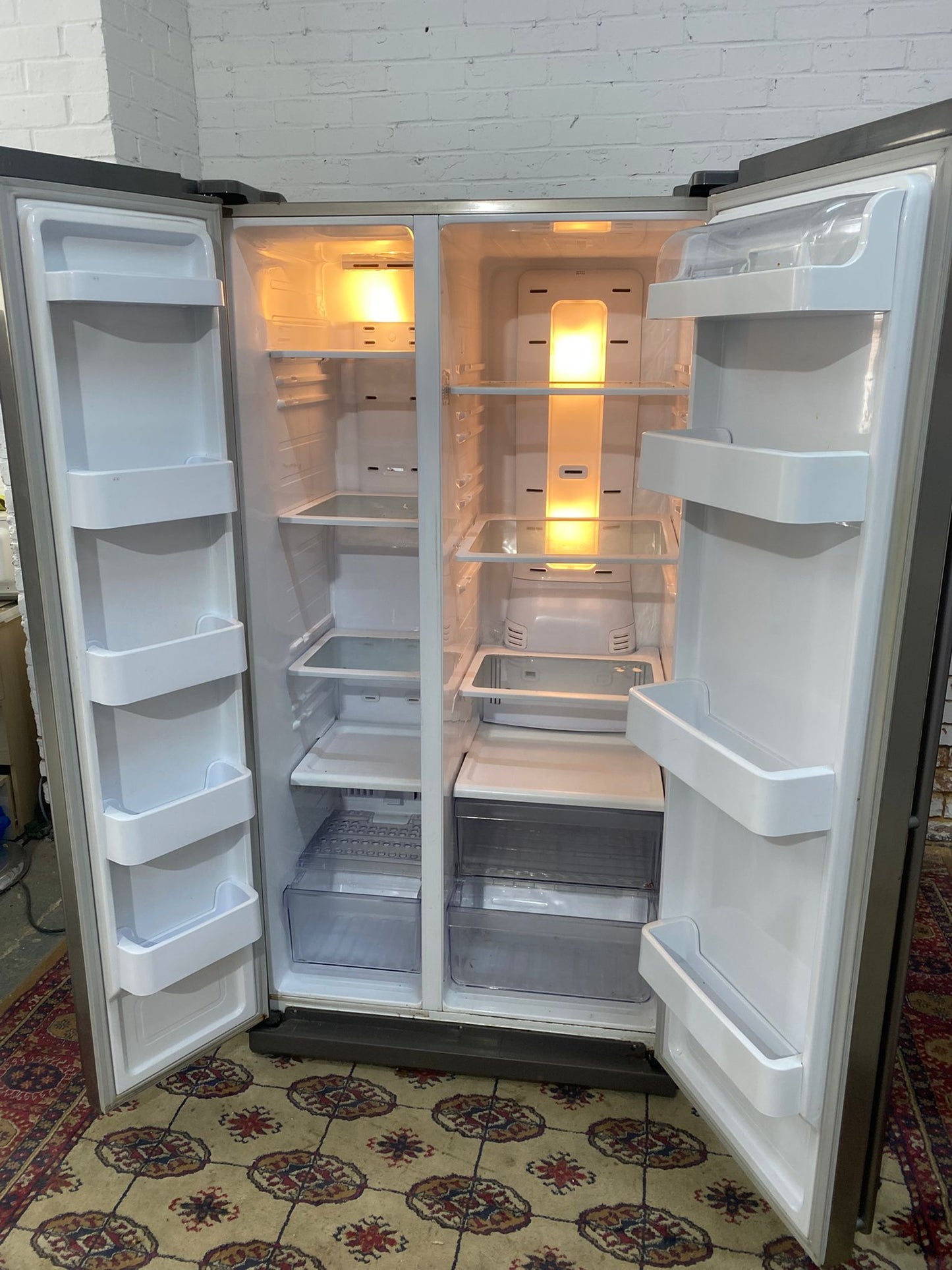 Beautiful Samsung Stainless Steel Non Plumb American Fridge Freezer For Sale