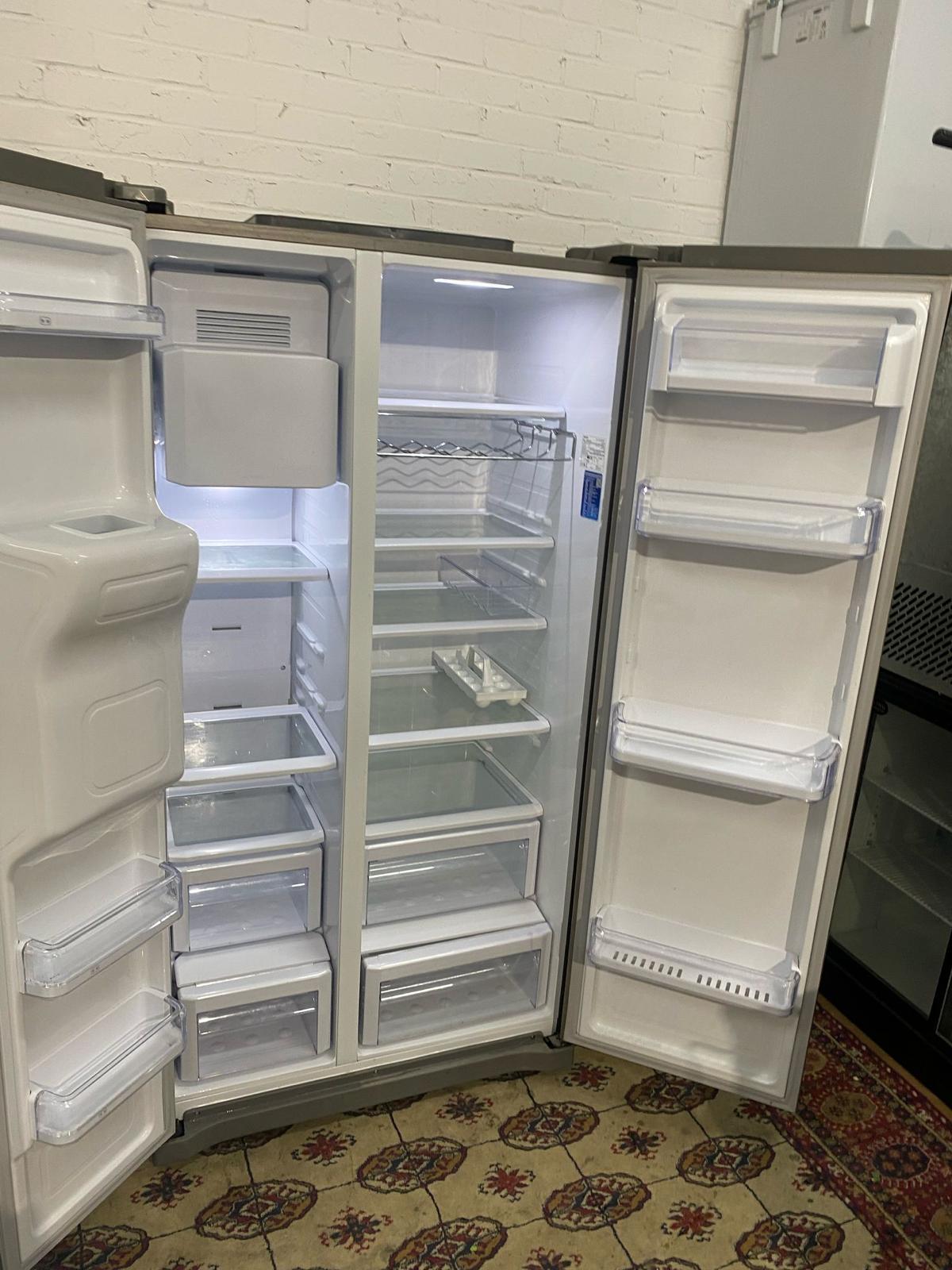 🚐🚐Beautiful Samsung Grey Plumb In With IceMaker American Fridge Freezer For Sale
