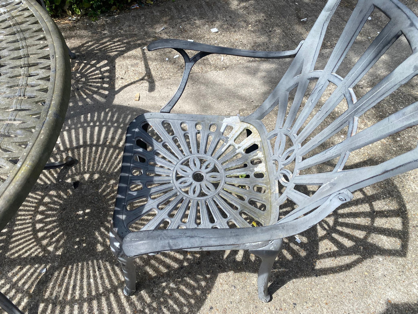 Beautiful  Garden Patio Set Round Table With 4 Chairs