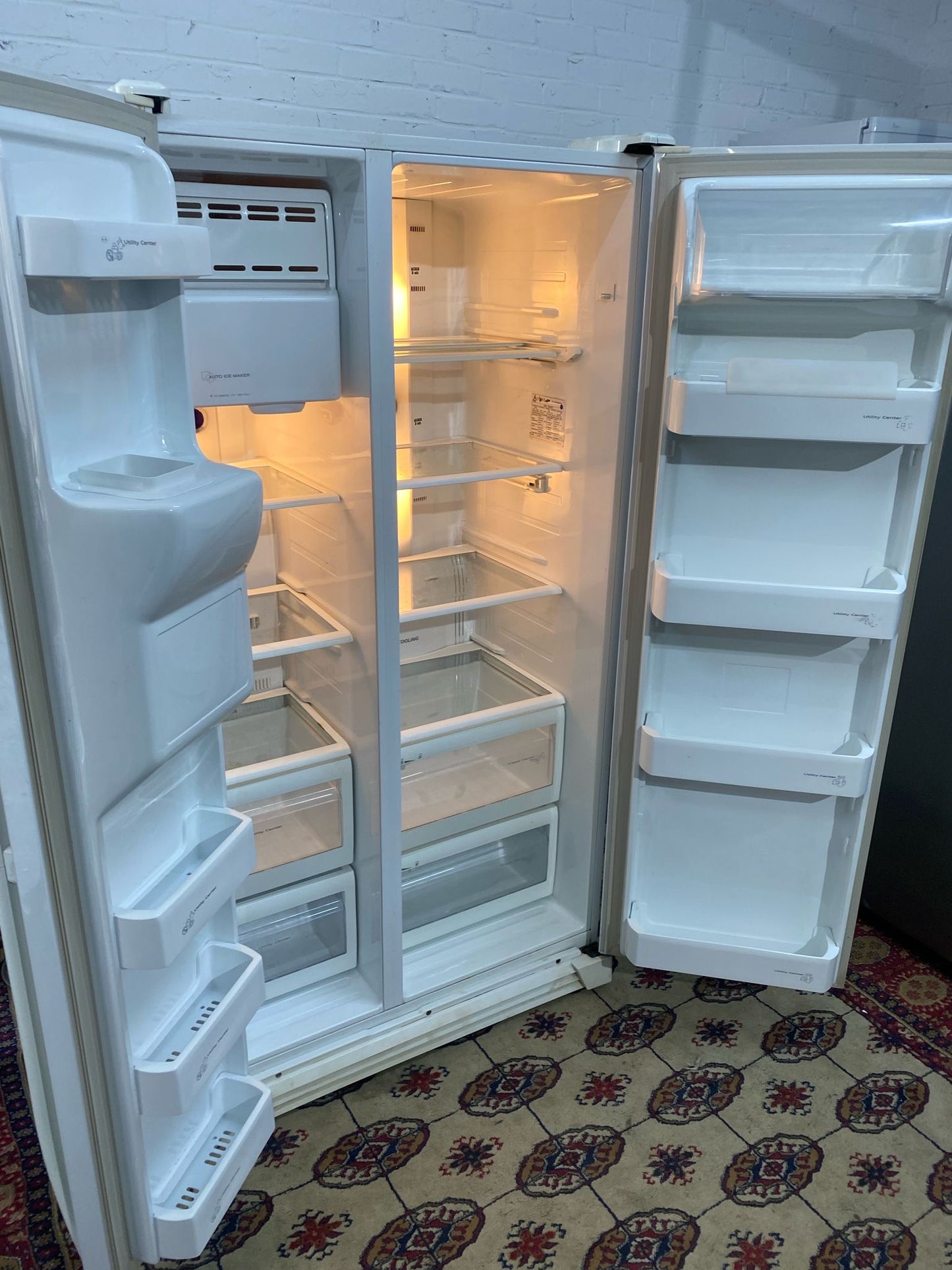 Samsung White American Double Door Fridge Freezer For Sale