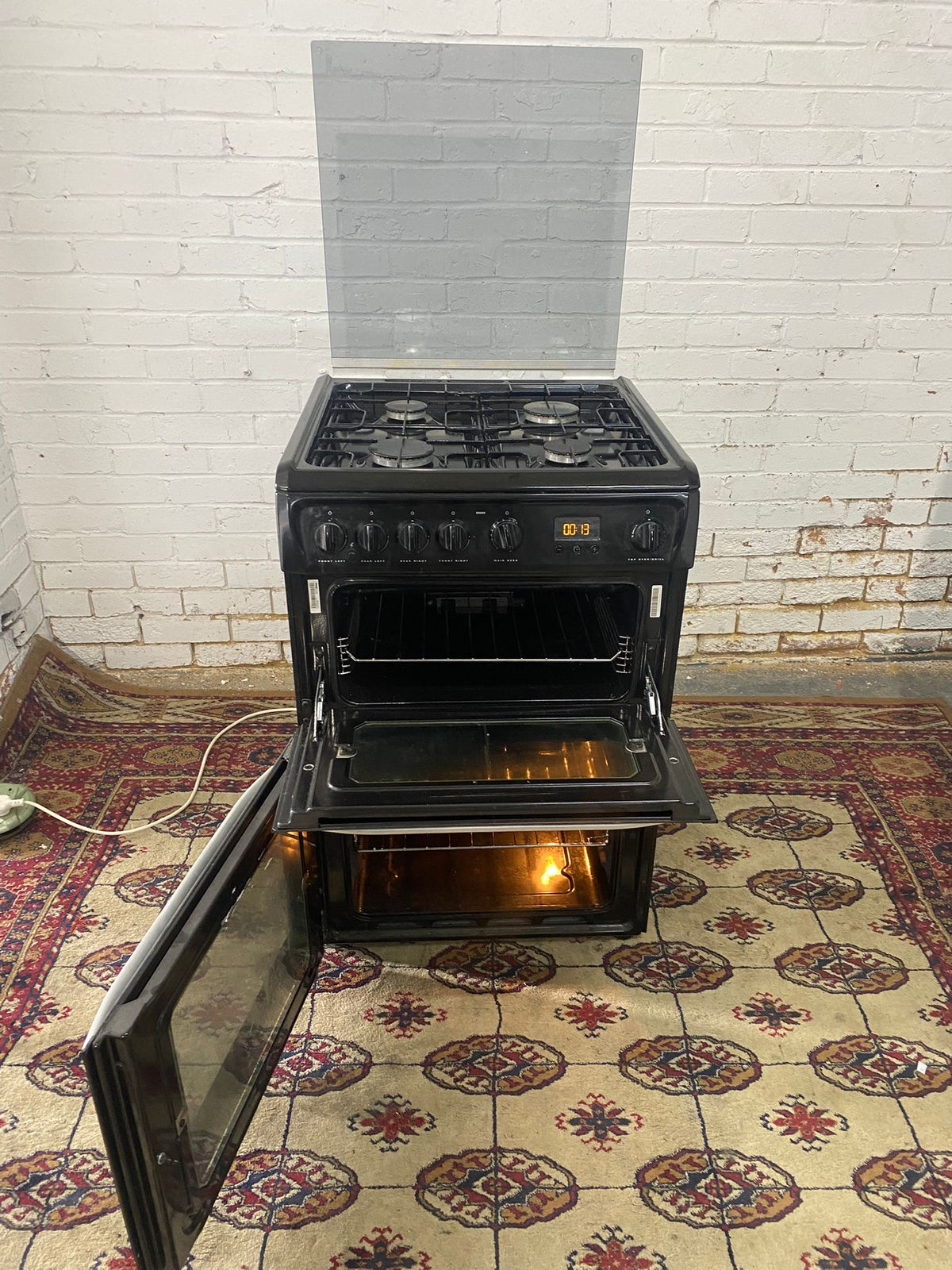 60CM HotPoint Black Gas Cooker