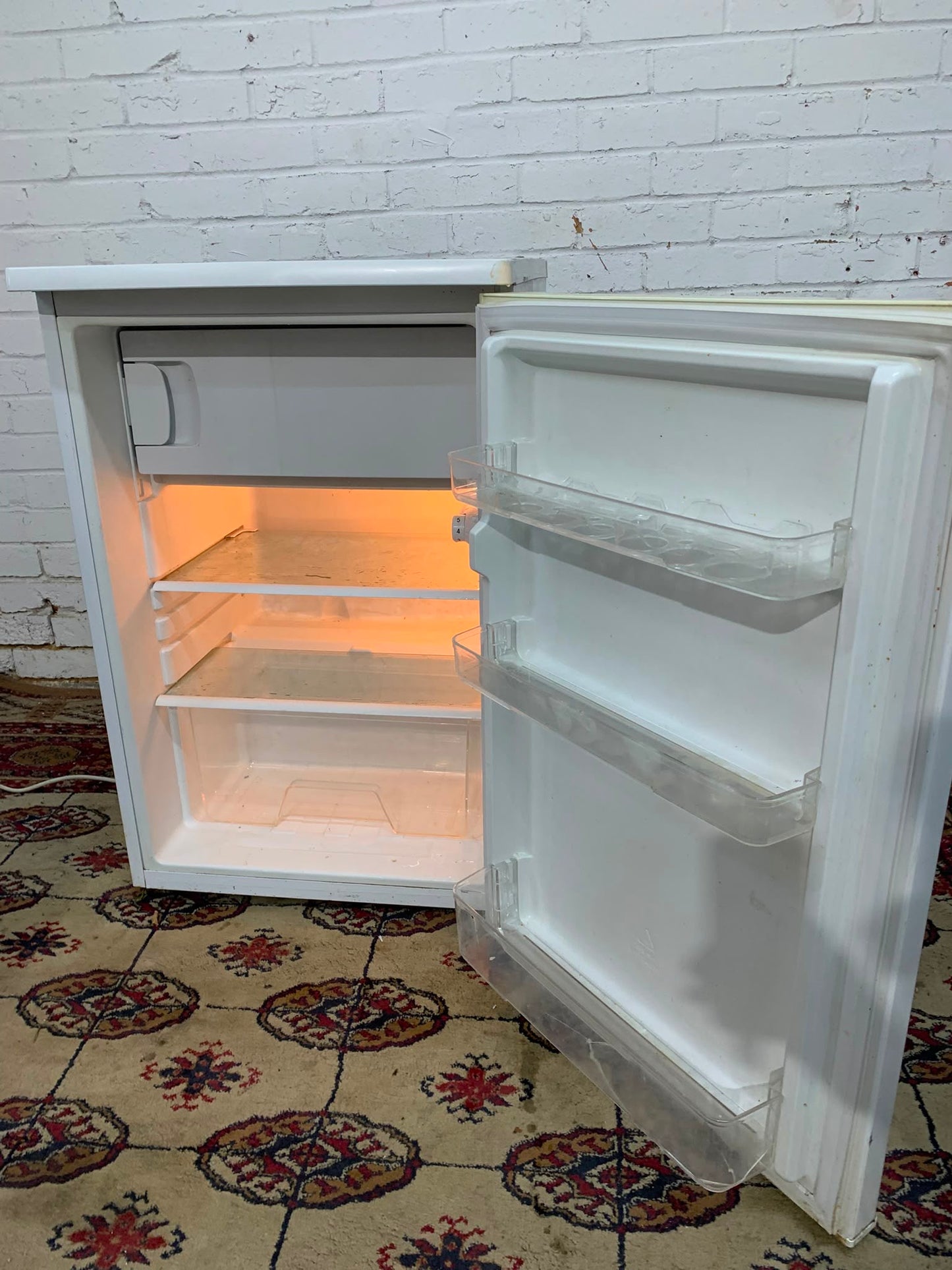 Curreys UnderCounter Fridge & Freezer On Top For Sale