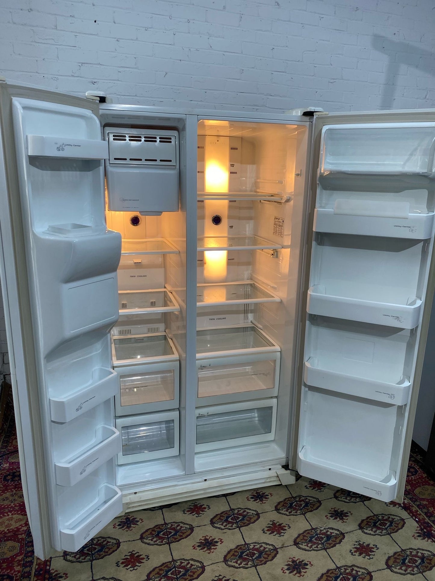 Samsung White American Double Door Fridge Freezer For Sale