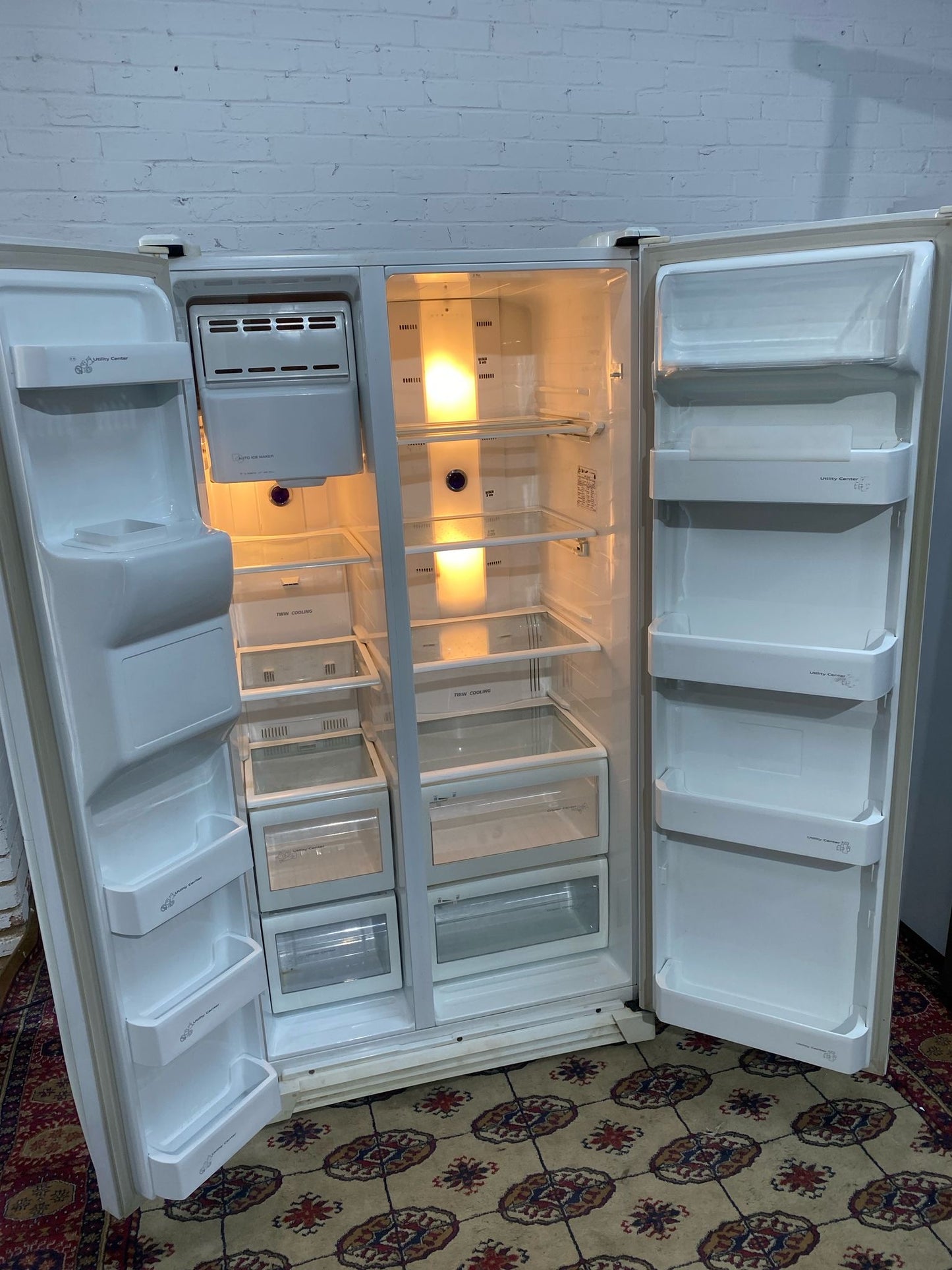 Samsung White American Double Door Fridge Freezer For Sale