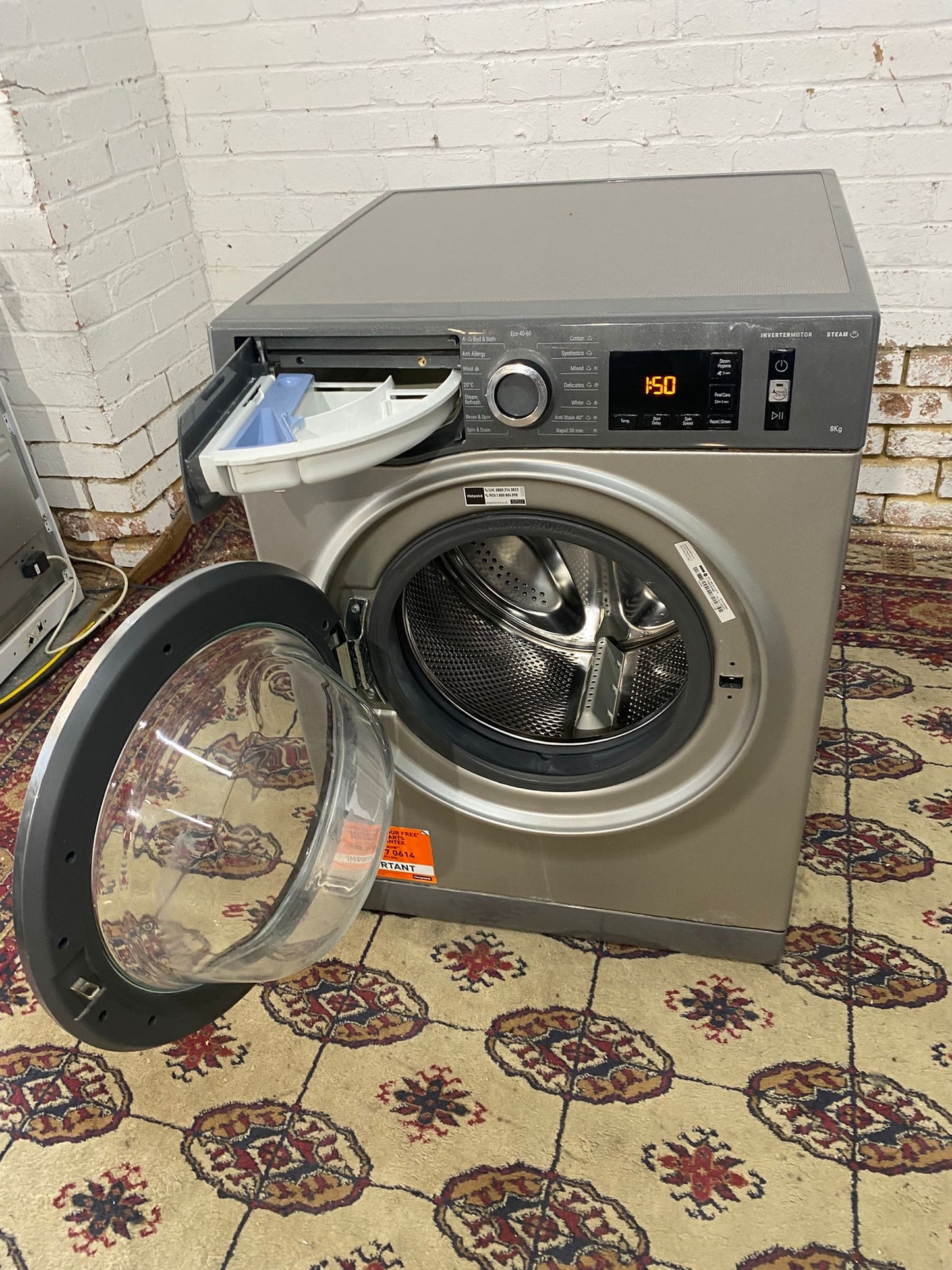 Beautiful HotPoint 8KG Washing Machine With Silver Door For Sale