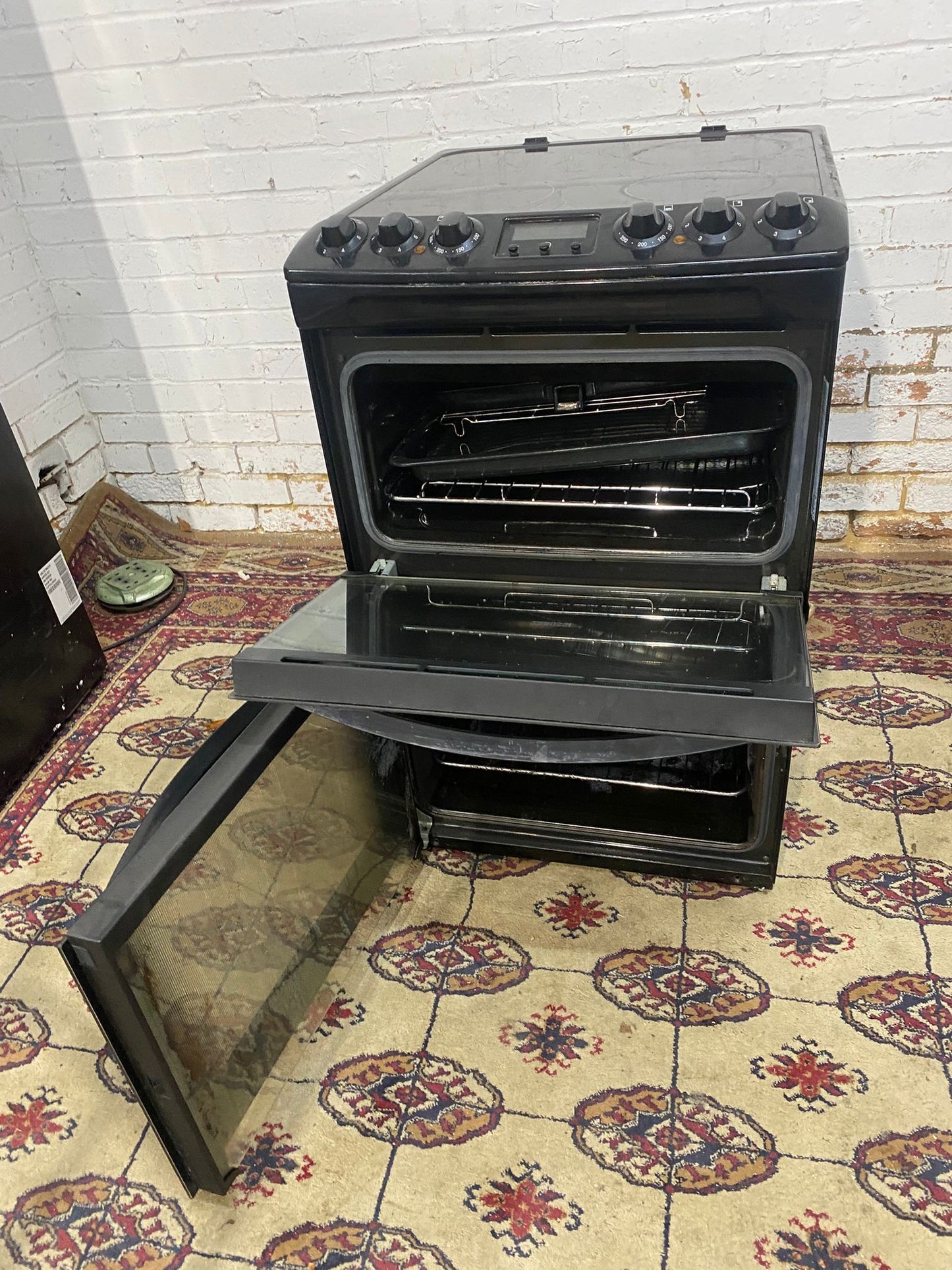 Zanussi 55 CM Free Electric Ceramic Cooker For Sale