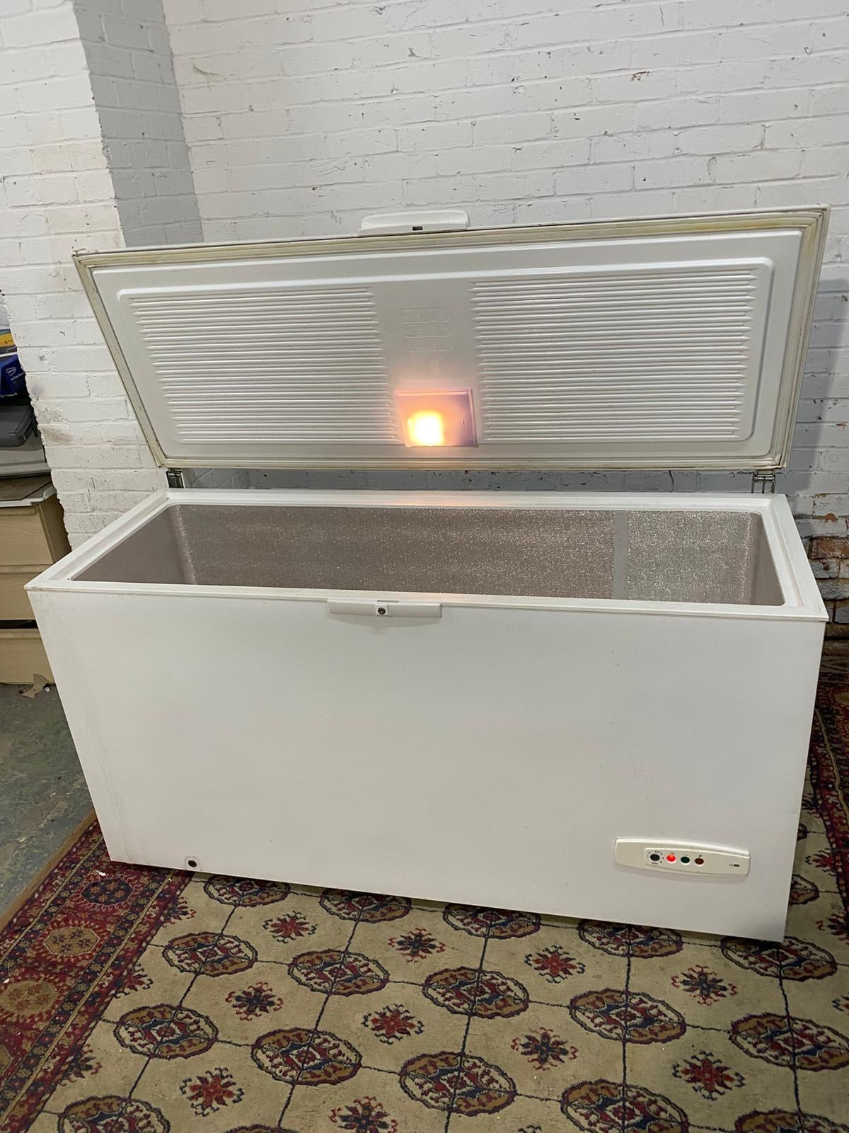 Whirlpool Large 510L Commercial Chest Freezer Frost Free Technology For Sale