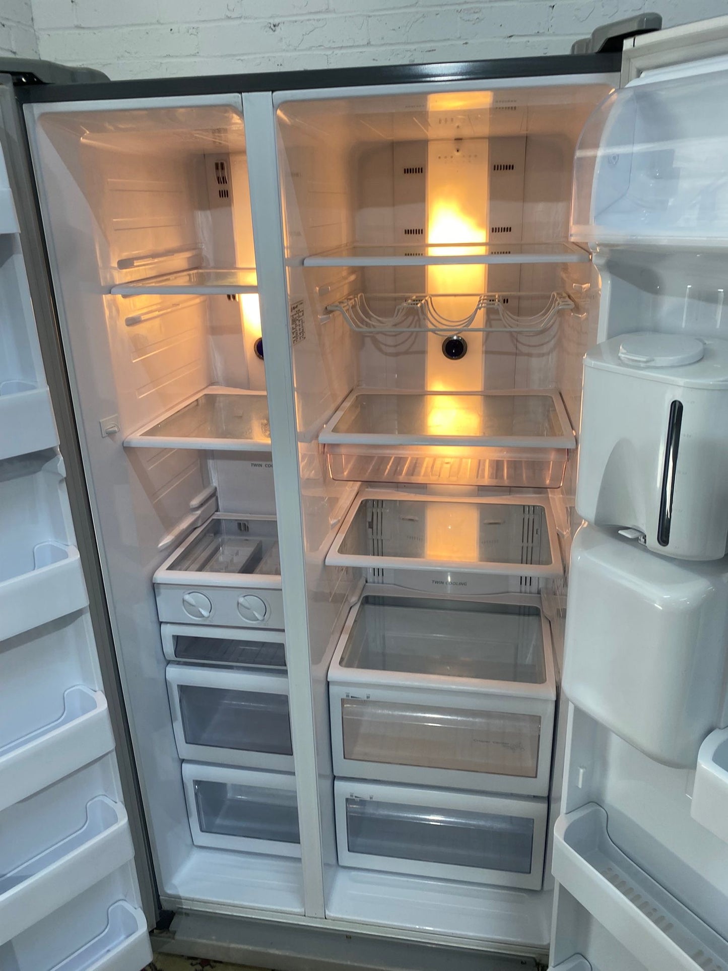 Beautiful Grey Samsung American Non Plumb With Water Dispenser Fridge Freezer For Sale